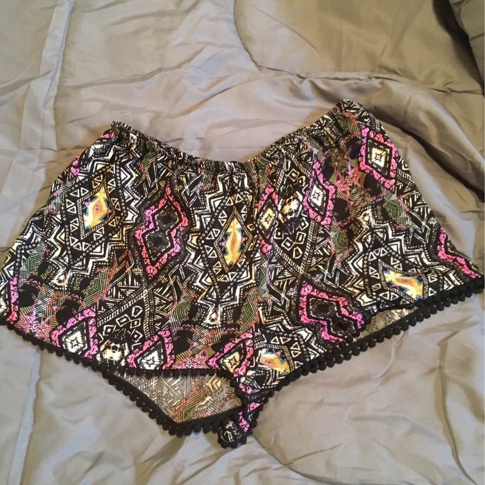 Ving Doll Patterned Shorts - Picture 3 of 3